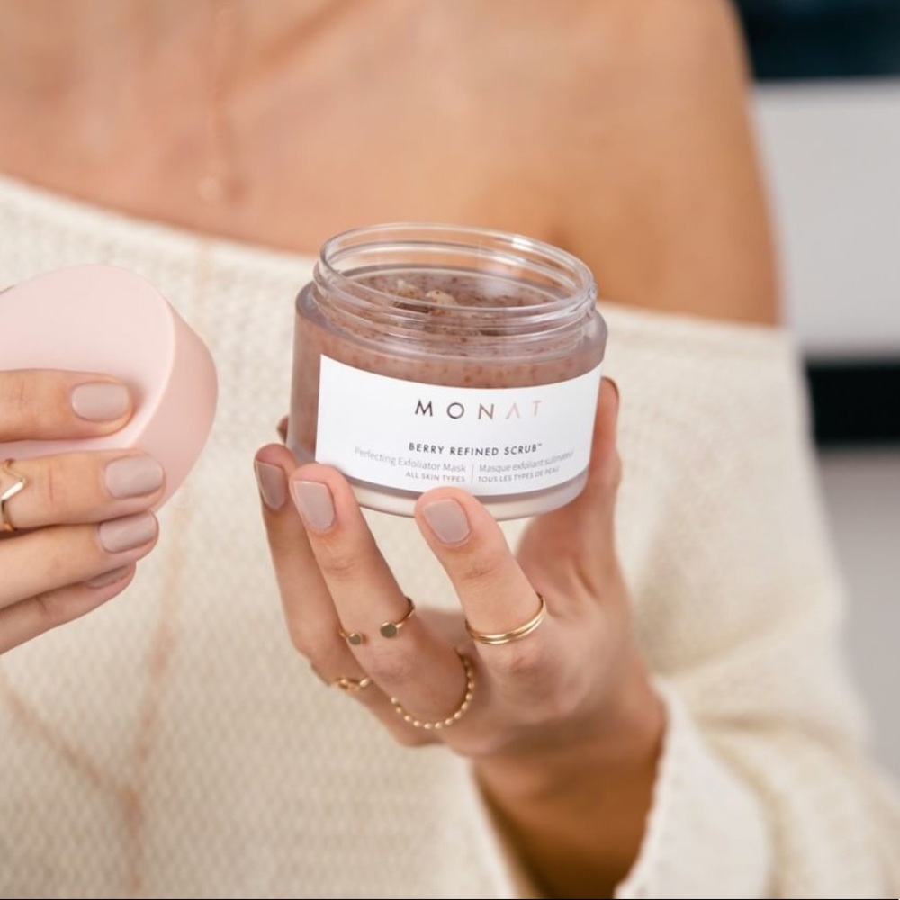 Monat Berry Refined Scrub